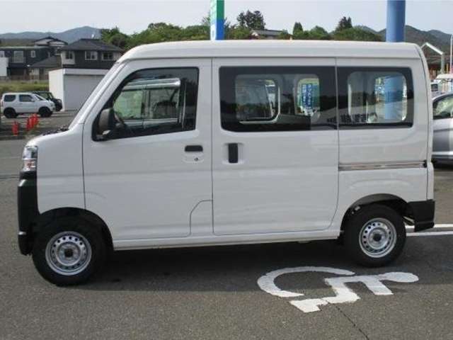 Daihatsu Hijet Cargo 4
