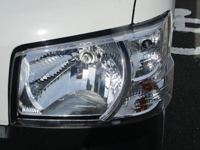 Daihatsu Hijet Cargo 8