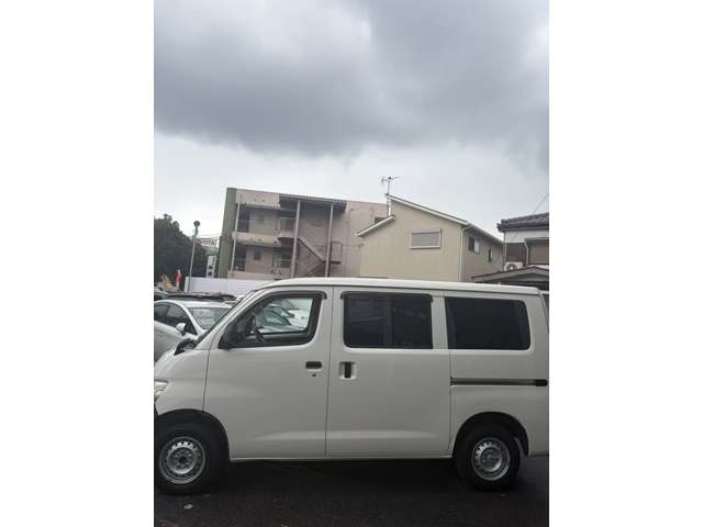 Toyota Light Ace Van 3