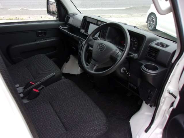 Daihatsu Hijet Cargo 2