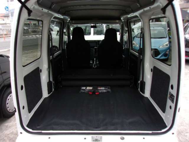 Daihatsu Hijet Cargo 6