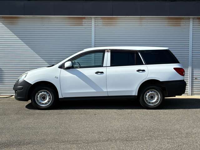 Nissan AD 5