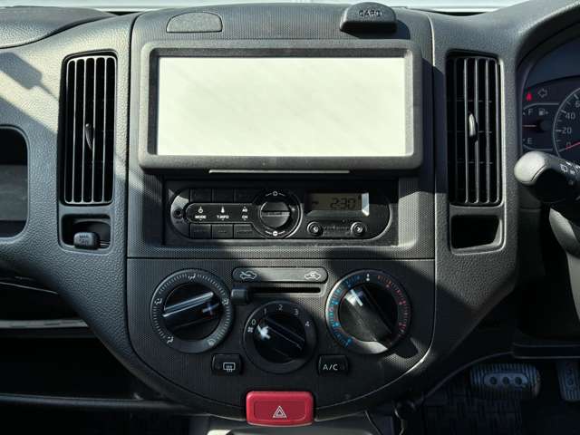 Nissan AD 9