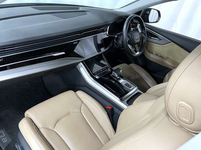 Audi Q8 8