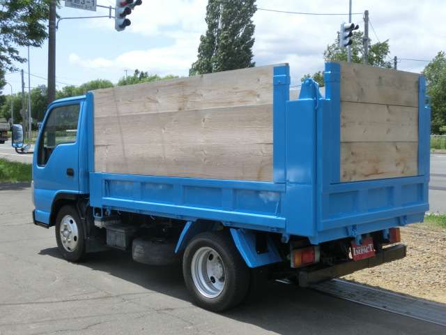 Isuzu Elf 4