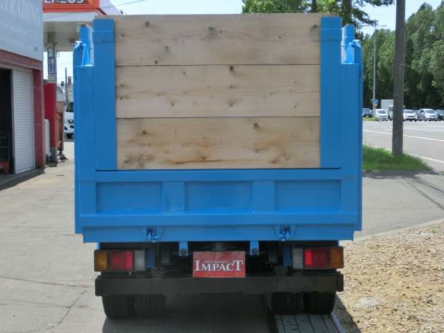 Isuzu Elf 6