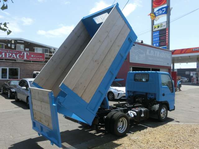 Isuzu Elf 9
