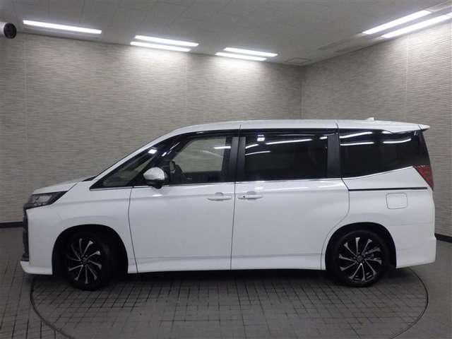 Toyota Noah 6