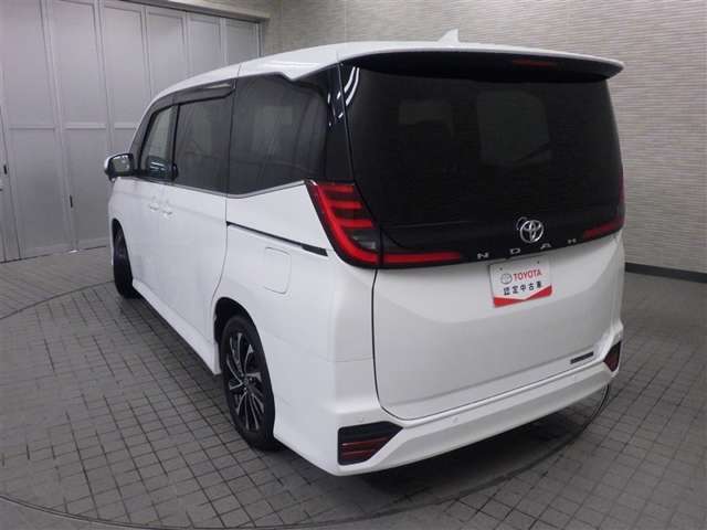 Toyota Noah 8