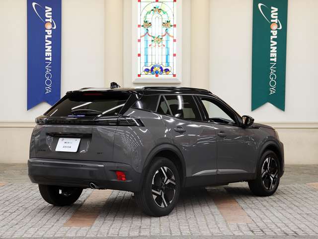 Peugeot SUV 2008 4