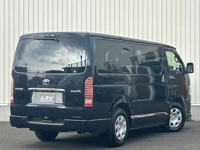 Toyota Hiace Van 4