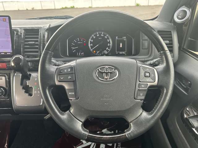 Toyota Hiace Van 8