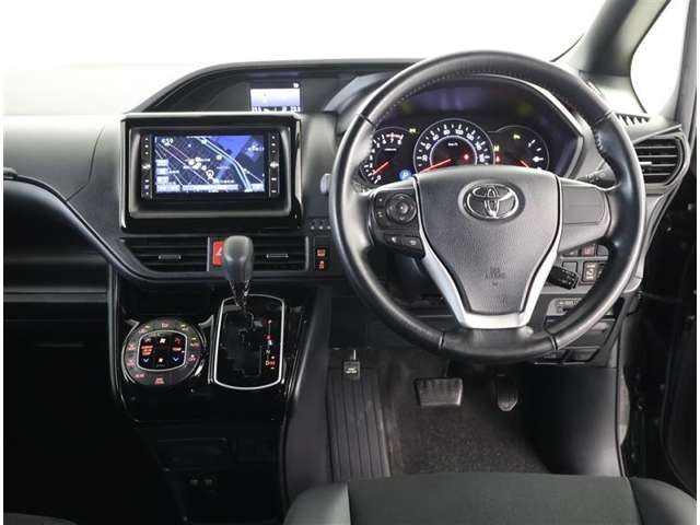 Toyota Noah 3