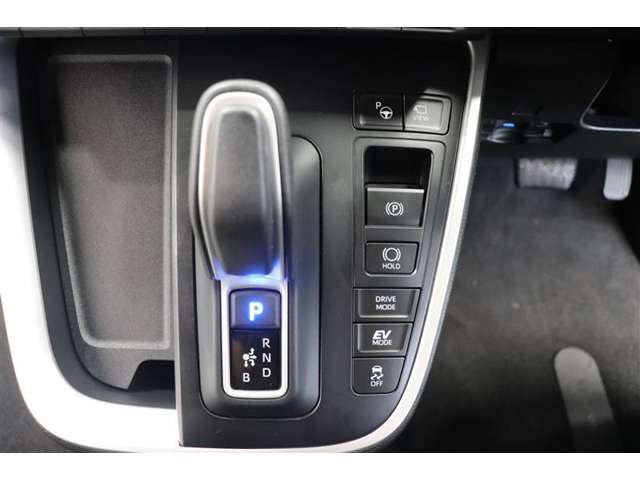 Toyota Voxy 10