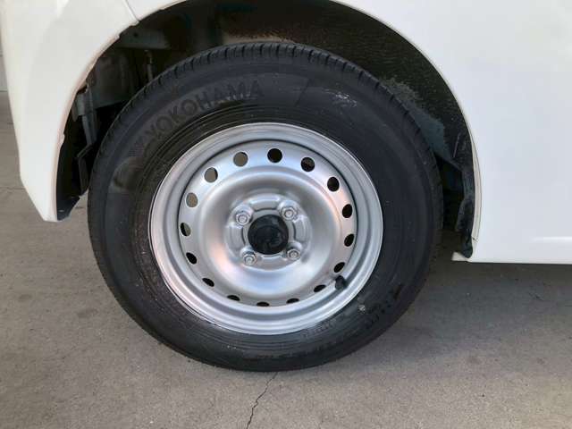 Daihatsu Mira 12