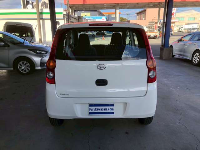 Daihatsu Mira 5