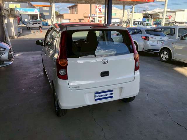 Daihatsu Mira 8