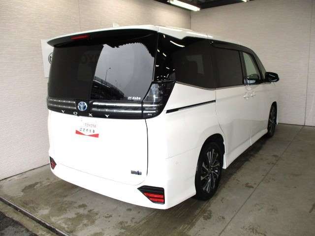 Toyota Voxy 5
