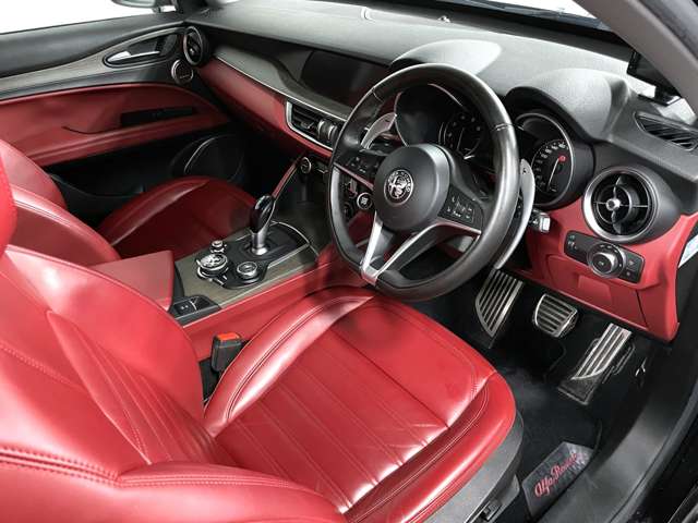 Alfa Romeo Stelvio 7