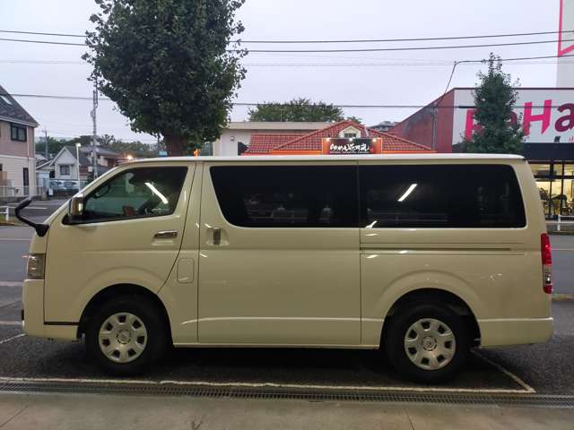 Toyota Hiace Van 11