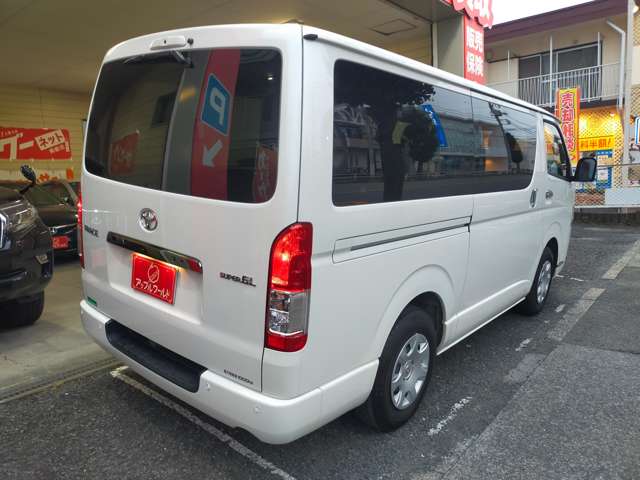 Toyota Hiace Van 12