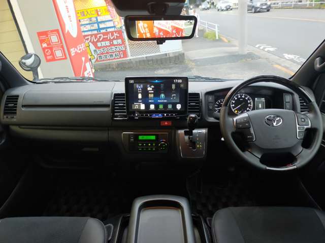 Toyota Hiace Van 7