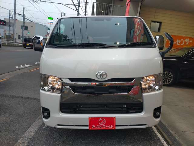 Toyota Hiace Van 8