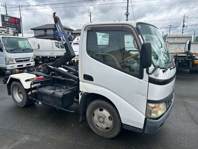 Hino Dutro 3