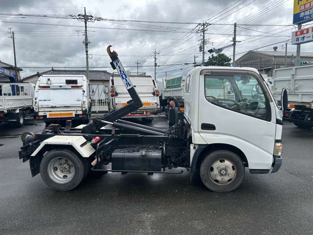 Hino Dutro 4