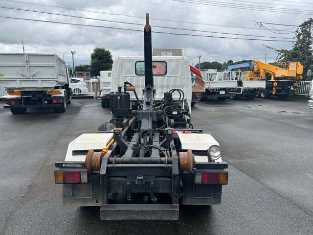 Hino Dutro 6