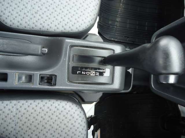 Nissan NT100 Clipper 7