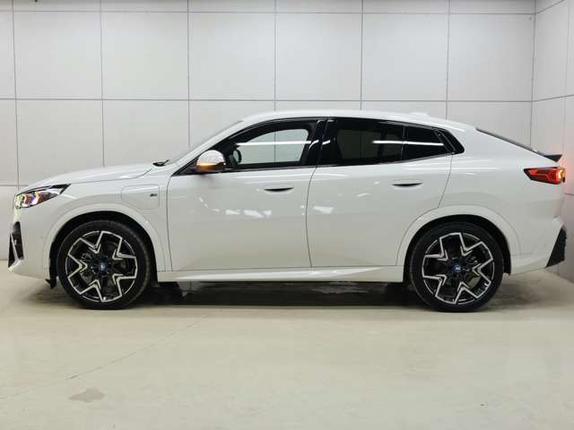 BMW iX2 7
