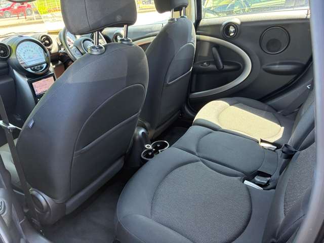 MINI Crossover 9