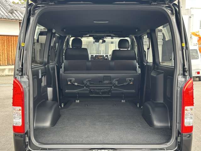 Toyota Hiace Van 5