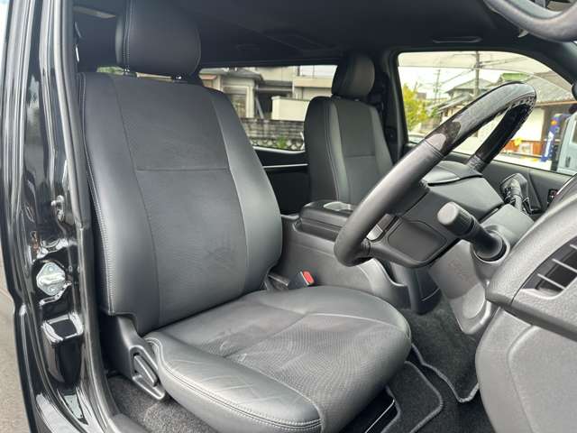 Toyota Hiace Van 7