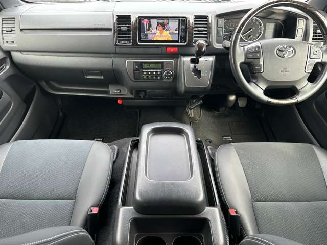 Toyota Hiace Van 9
