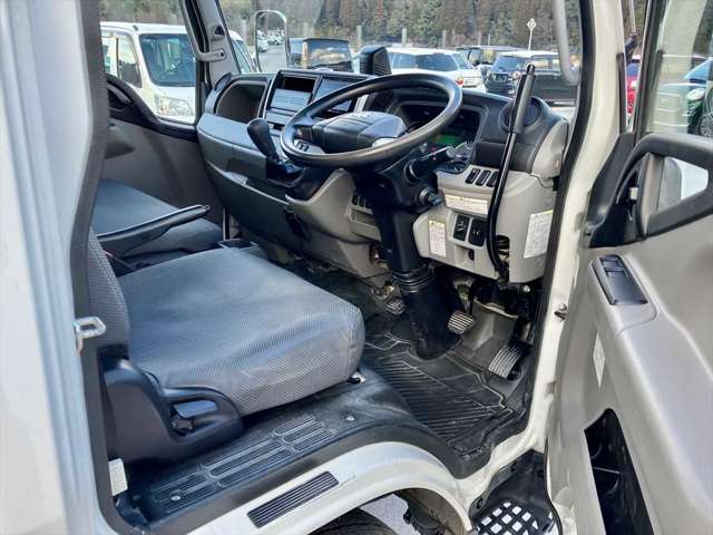 Mitsubishi Fuso Canter 9