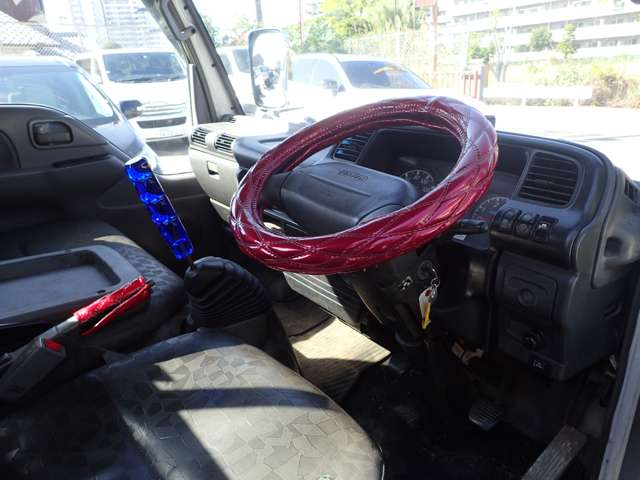 Isuzu Elf 7