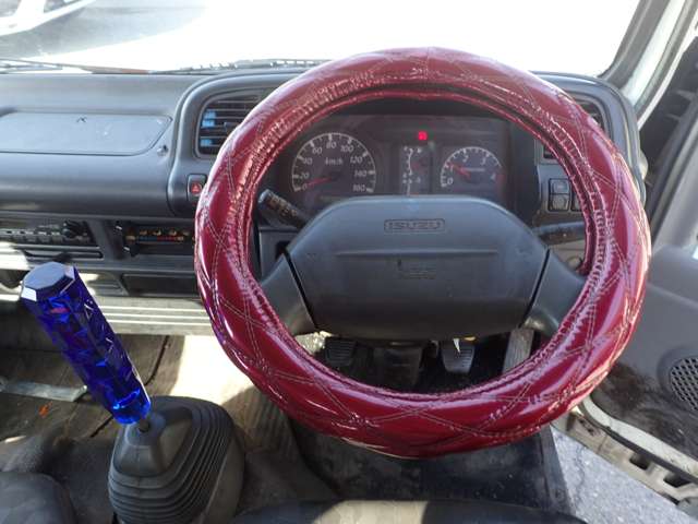 Isuzu Elf 8