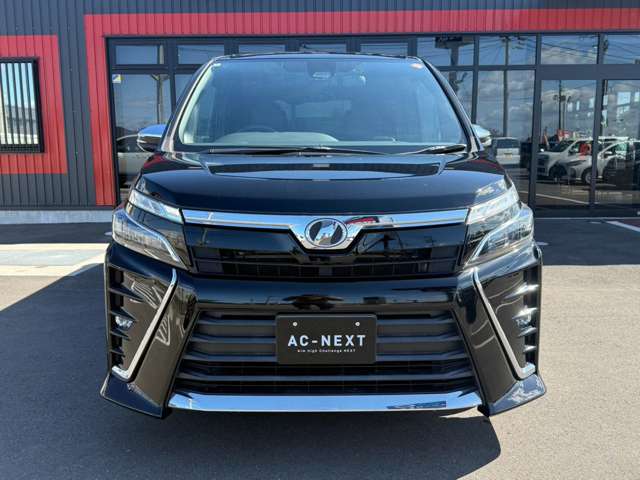 Toyota Voxy 4