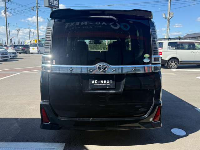 Toyota Voxy 6