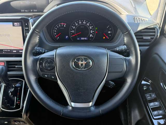 Toyota Voxy 9