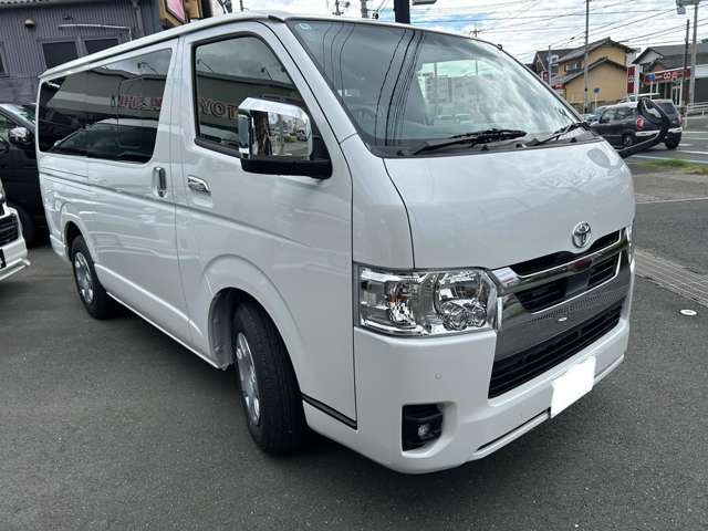 Toyota Hiace Van 4