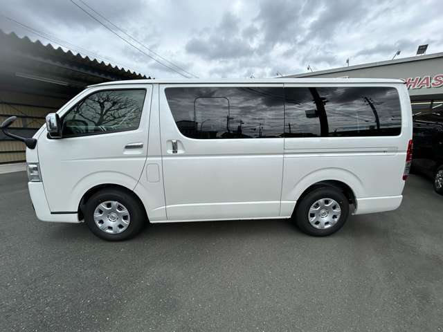Toyota Hiace Van 6
