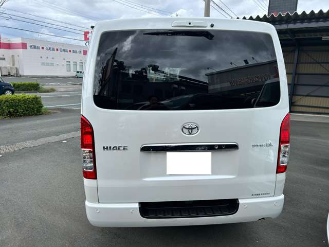 Toyota Hiace Van 7