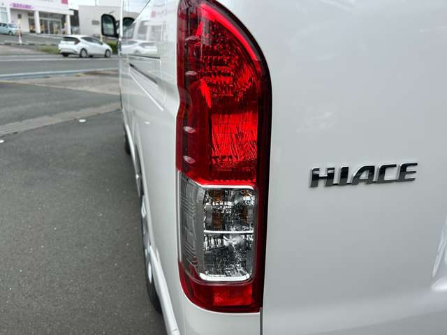 Toyota Hiace Van 9