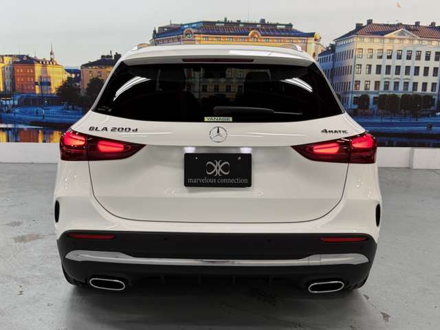 Mercedes-Benz GLA-Class 11