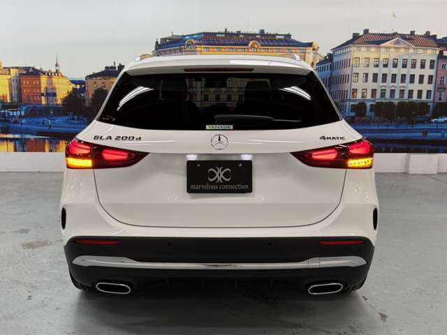 Mercedes-Benz GLA-Class 12