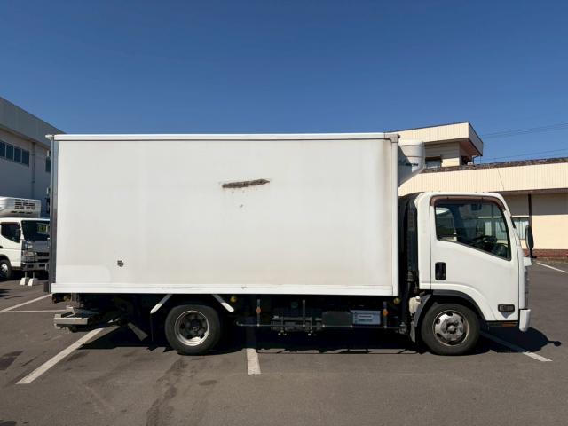 Isuzu Elf 7