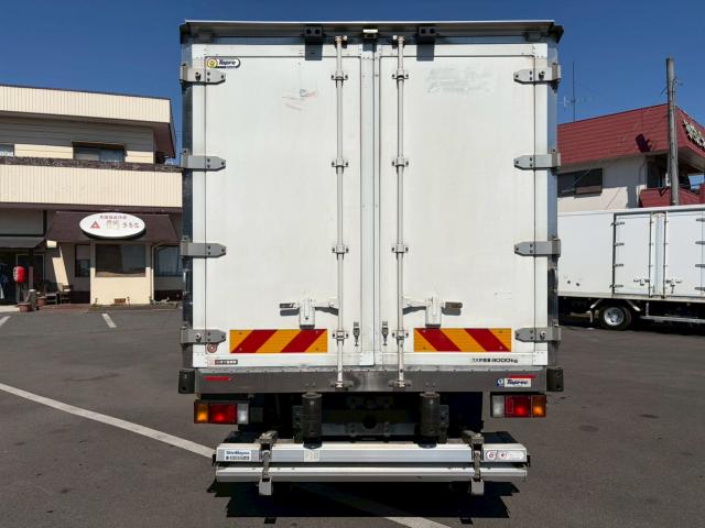 Isuzu Elf 8